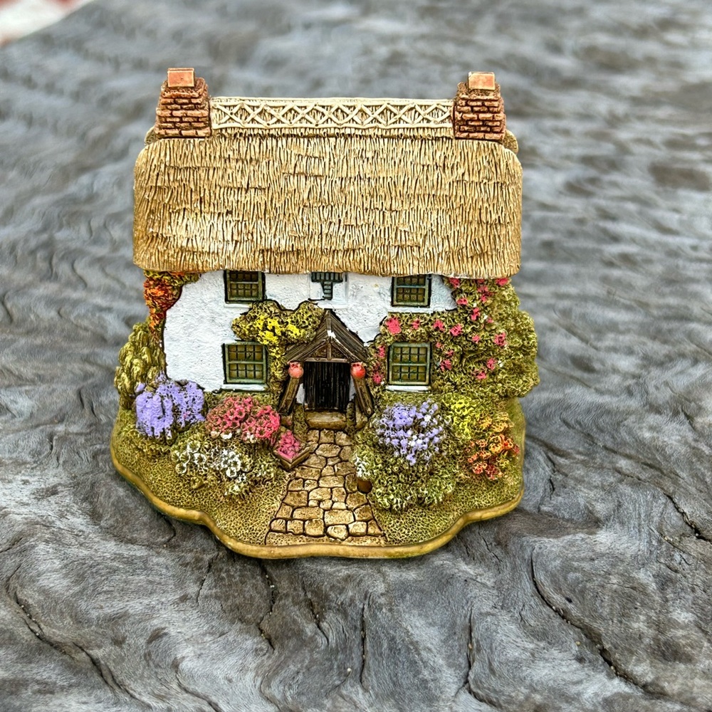Lilliput Lane Hawker’s Cottage